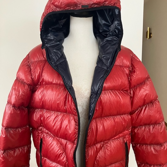 Herno puffer jacket- HUGE savings - Picture 3 of 12